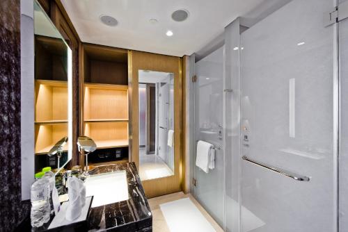 Sheraton Qingdao West Coastにあるバスルーム