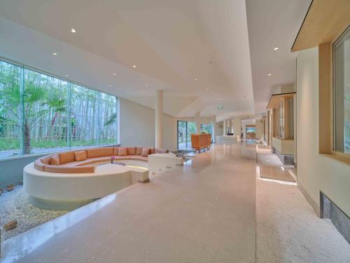 a large living room with a large couch and tables at Jingdezhen Seven Bamboo Wind Over Ear Hotel in Xianghu