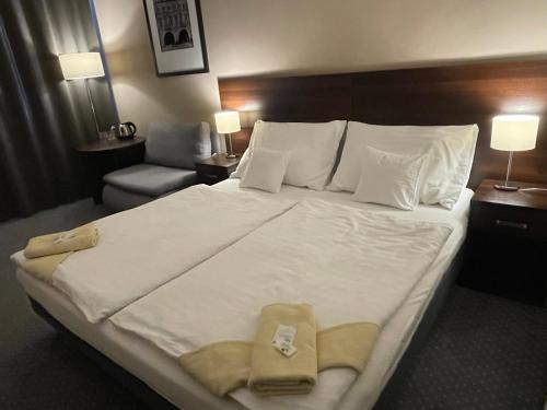 Postel nebo postele na pokoji v ubytování Hotel Zlatý Anděl