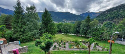 a park with a bunch of trees in a field at Apartaments Giberga in LʼAldosa