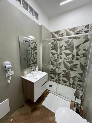 a bathroom with a shower and a sink and a toilet at Casa Miriam 281 in Palermo
