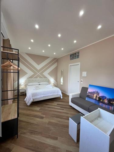 a bedroom with a bed and a couch at Casa Miriam 281 in Palermo