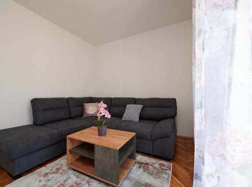 Cozy Downtown Trogir Apartment with Balcony