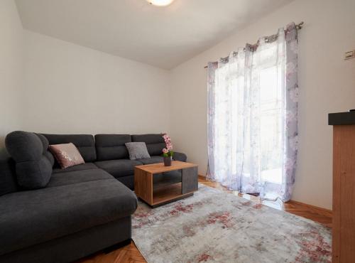 Cozy Downtown Trogir Apartment with Balcony