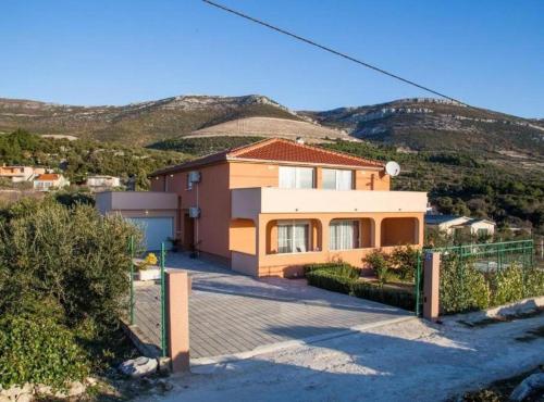 Exclusive Elegant Villa with Pool in Kastel Novi