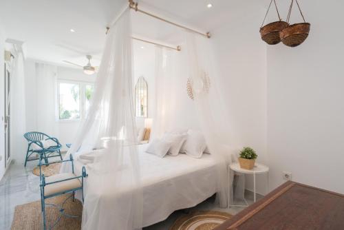 Posteľ alebo postele v izbe v ubytovaní BOHO CHIC- Beachfront - Free bikes - Salt water pool