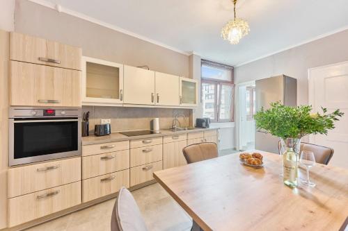 a kitchen with wooden cabinets and a wooden table at Lisa 4, WG-Zimmer Eggert in Pforzheim