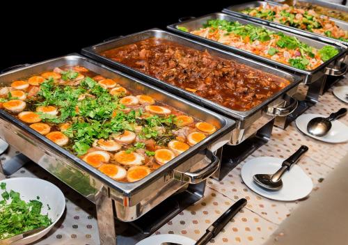 Makanan di atau berdekatan hotel