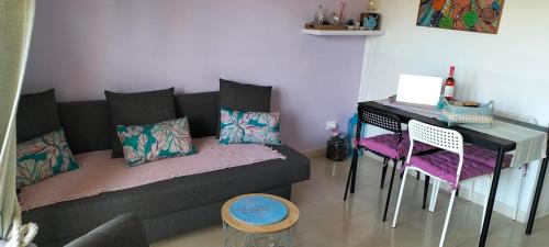 a living room with a couch and a desk at Casa ART residenza Bouganville in Costa de Antigua