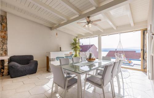 Lovely Apartment In Dramalj With Wifi
