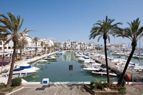 2108-Nice apt with pool close from beach and bars