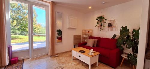 Les Gites Sur La Colline - 28 m2 one bedroom gite with shared pool