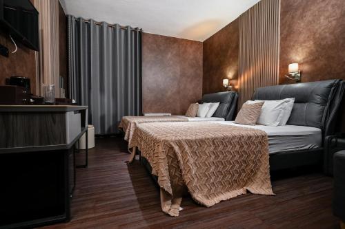 Postel nebo postele na pokoji v ubytování Grey Star Hotel