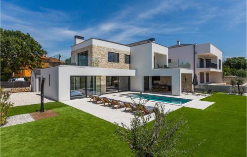 Luxurious Home In Porec