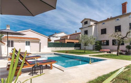 4 Bedroom Lovely Apartment In Stinjan