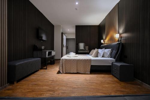 Postel nebo postele na pokoji v ubytování Grey Star Hotel