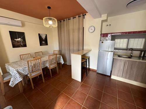 a kitchen and dining room with a table and a refrigerator at Casa Rural Rincón del Lago in El Ronquillo