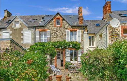 Awesome Home In Saint-Jean-Le-Thomas