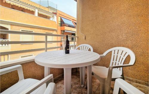 Un balcon sau o terasă la 2 Bedroom Cozy Apartment In Torrevieja