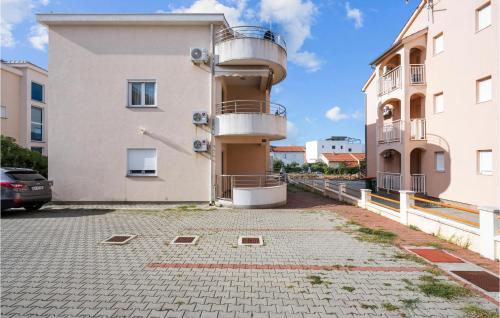 Stunning Apartment In Srima With Wifi