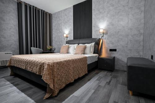 Postel nebo postele na pokoji v ubytování Grey Star Hotel