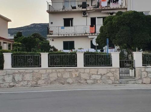 Spacious Apartment Steps from the Beach, with Private Terrace and Grill