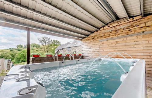 Πισίνα στο ή κοντά στο Finest Retreats - The Welsh Barn