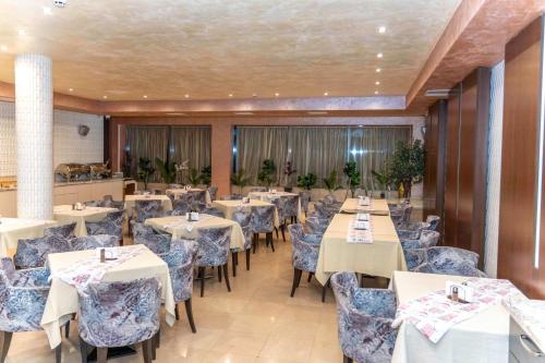 Cosmopolitan Hotel & Wellnessにあるレストランまたは飲食店