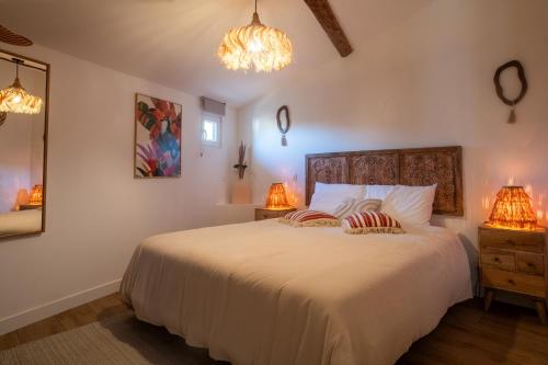 Postel nebo postele na pokoji v ubytování Tamaris et salicorne Résidence de charme