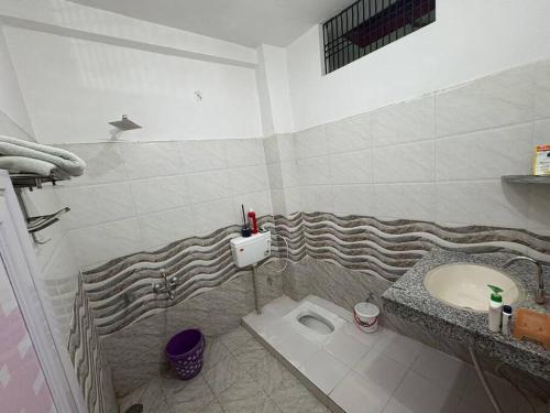 Koupelna v ubytování Vaidehi Guest House