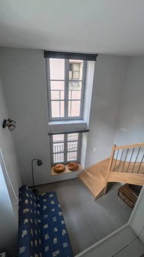 a small attic room with a window and a bed at L'Atelier d'Henri centre-ville Annonay in Annonay
