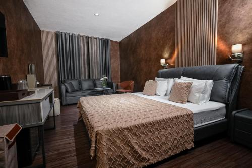 Postel nebo postele na pokoji v ubytování Grey Star Hotel