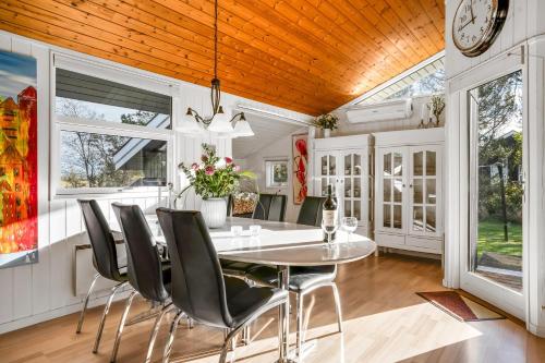 a dining room with a table and chairs at Lovely Spa House In Scenic Surroundings in Thyholm