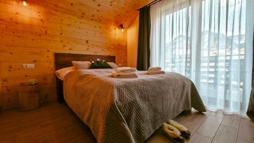 a bedroom with a bed with towels on it at Willa Magdalena in Sromowce Niżne