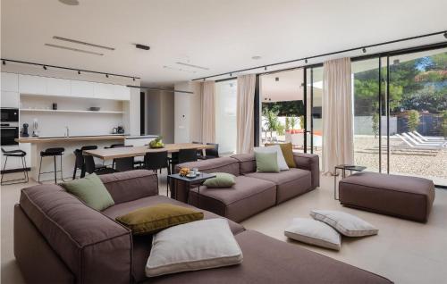 Khu vực ghế ngồi tại Villa Aron