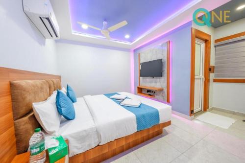 Postel nebo postele na pokoji v ubytování Glitz Hotels Q One - Nr Ernakulam Junction
