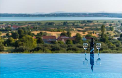 Bazén v ubytování Villa Mariva Carro D'oro nebo v jeho okolí