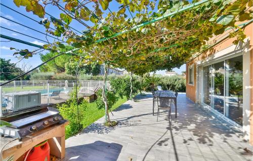Μπαλκόνι ή βεράντα στο Stunning Home In Saint Martin De Crau