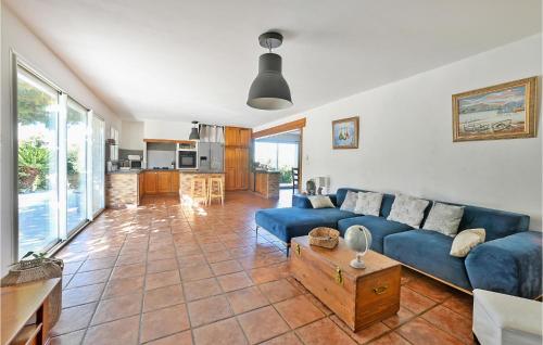 Η κουζίνα ή μικρή κουζίνα στο Stunning Home In Saint Martin De Crau