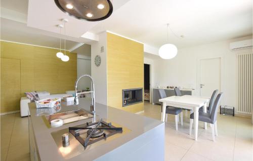 Posezení v ubytování Stunning Home In Modica With Sauna