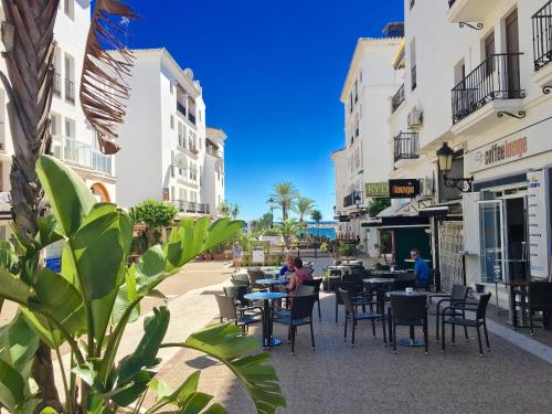 2239-Lovely 2 bedrooms with pool and paddle court