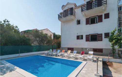 Two-Bedroom Apartment In Supetar