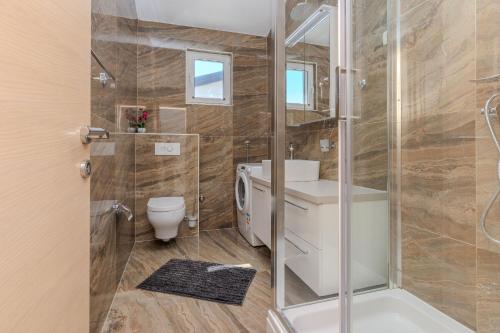 Ένα μπάνιο στο Apartments Mavracic