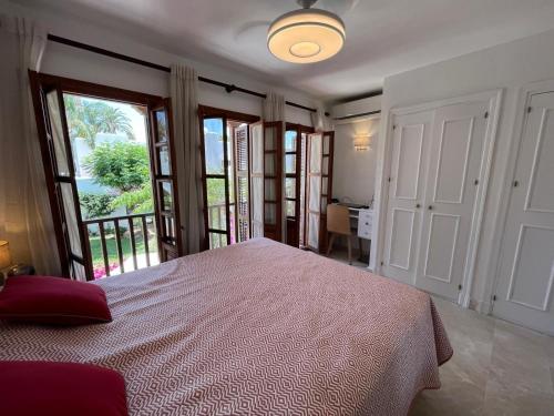 Estepona - Playa - Villa en urbanización al lado del mar Is17