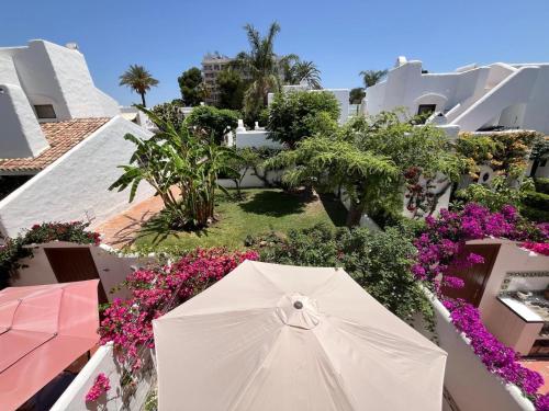Estepona - Playa - Villa en urbanización al lado del mar Is17