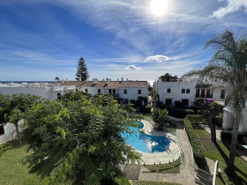 Estepona - Playa - Solárium con vistas a la piscina EL27