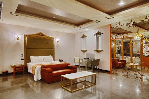 a bedroom with a bed and a couch and a table at i Need Motel in Xinfeng