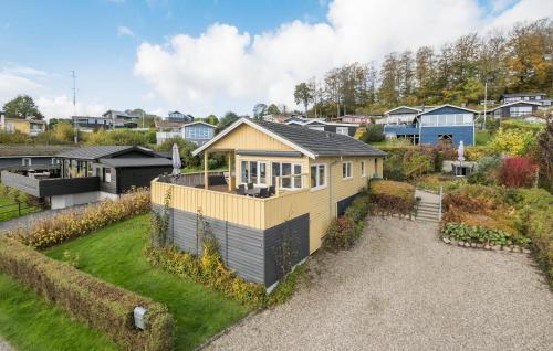 a home in a suburb with a garden at 3 Bedroom Lovely Home In Aabenraa in Aabenraa