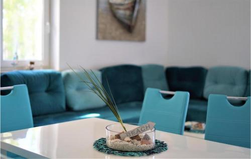 2 Bedroom Lovely Apartment In Sibenik