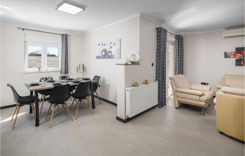 Three-Bedroom Holiday Home In Porec
